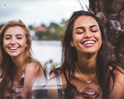 Las carillas dentales permiten al paciente lucir una bonita sonrisa - Top Doctors